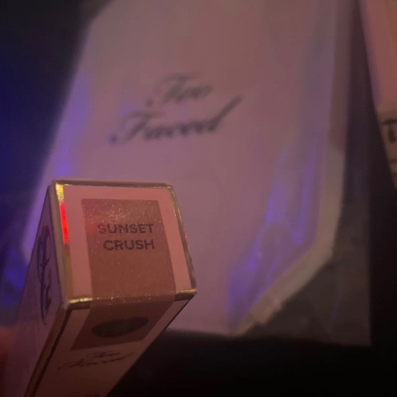 Too faced makeup bundle - Picture 5 of 5